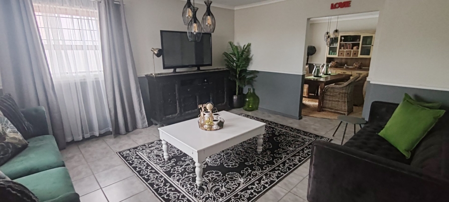 3 Bedroom Property for Sale in Heiderand Western Cape